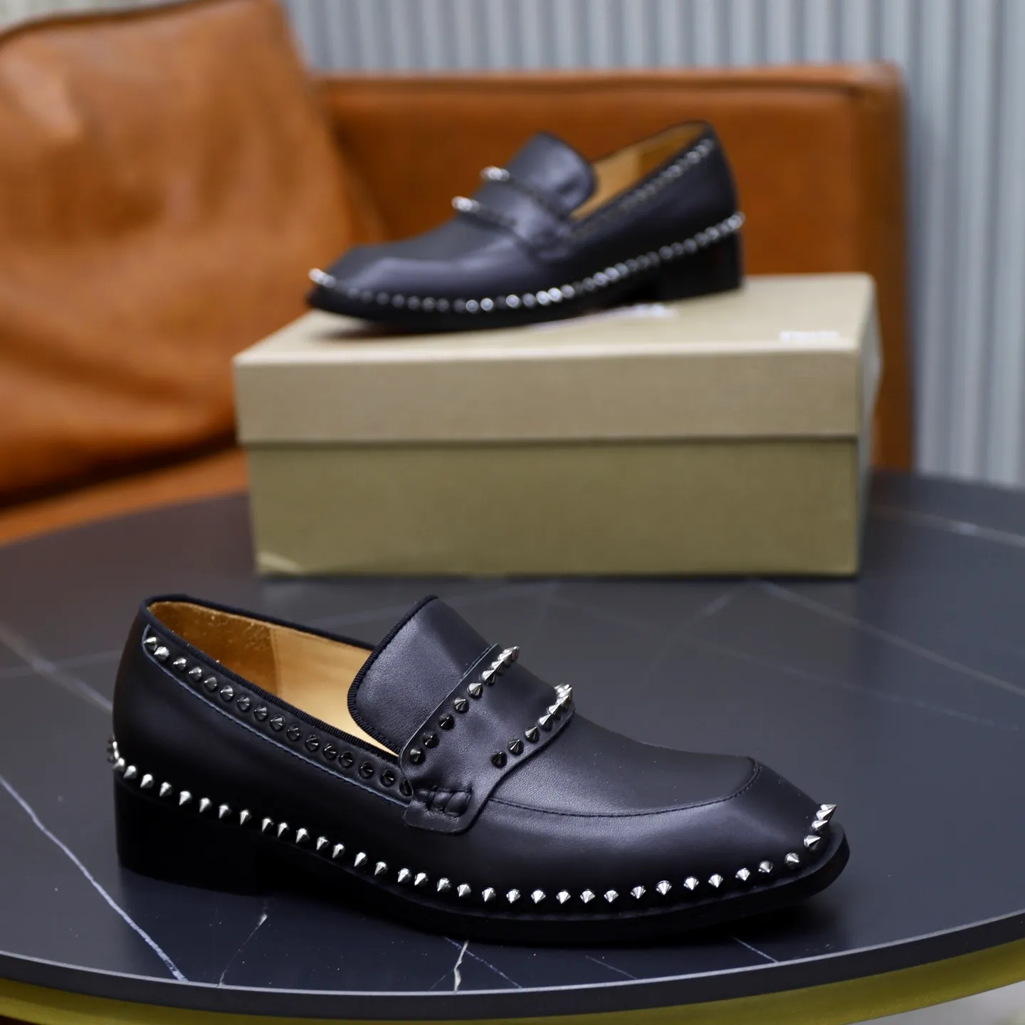 Ex-factory price: 720💰Christia*.Loubouti*🆑High-end men’s business formal leather shoes｜Classic red sole shoes｜Original imported first-layer cowhide｜Water-dyed cowhide lining｜Italian imported red rubber outsole｜High-end luxury｜Perfect interpretation of fashion, sunshine, style, suitable for various occasions Size: 38-44 (customized for 45, 46, 47)